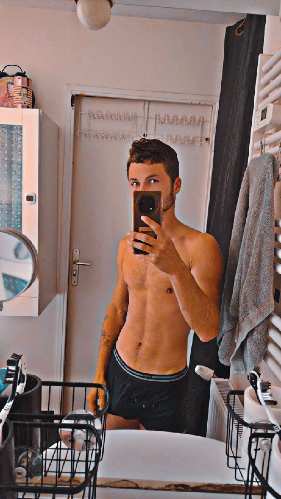 Profil de Edris, 20 ans, Annonce gay à Oberbipp