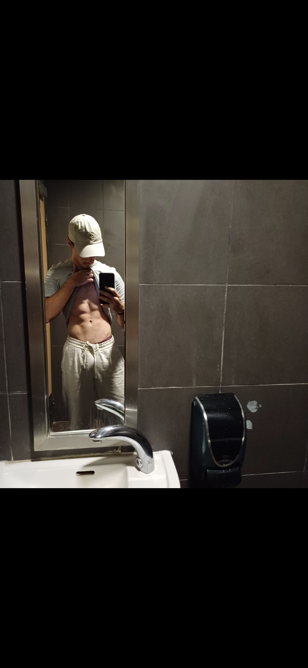 Profil de Elzear, 22 ans, Annonce gay à Sfazù