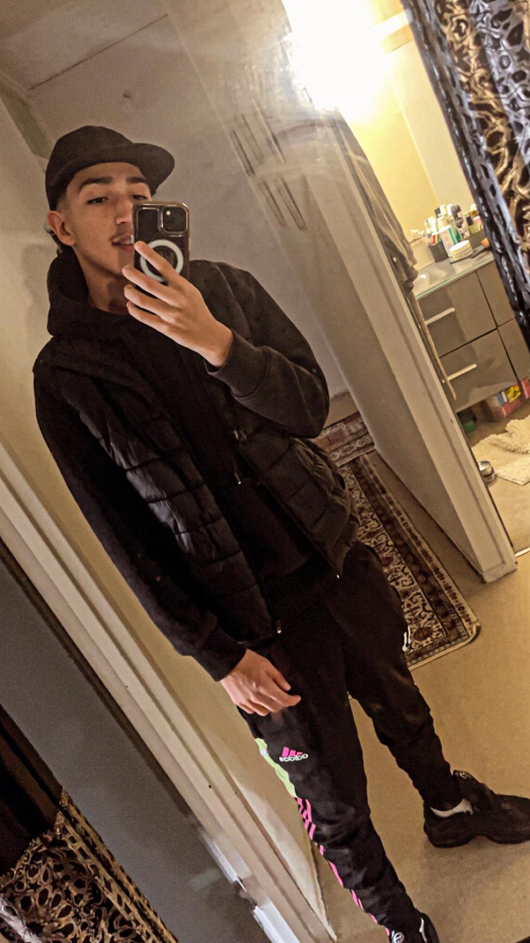 Profil de Junayd, 19 ans, Annonce gay à Widnau