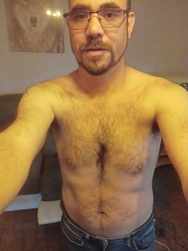 Profil de Yenni, 37 ans, Annonce gay à Roveredo GR