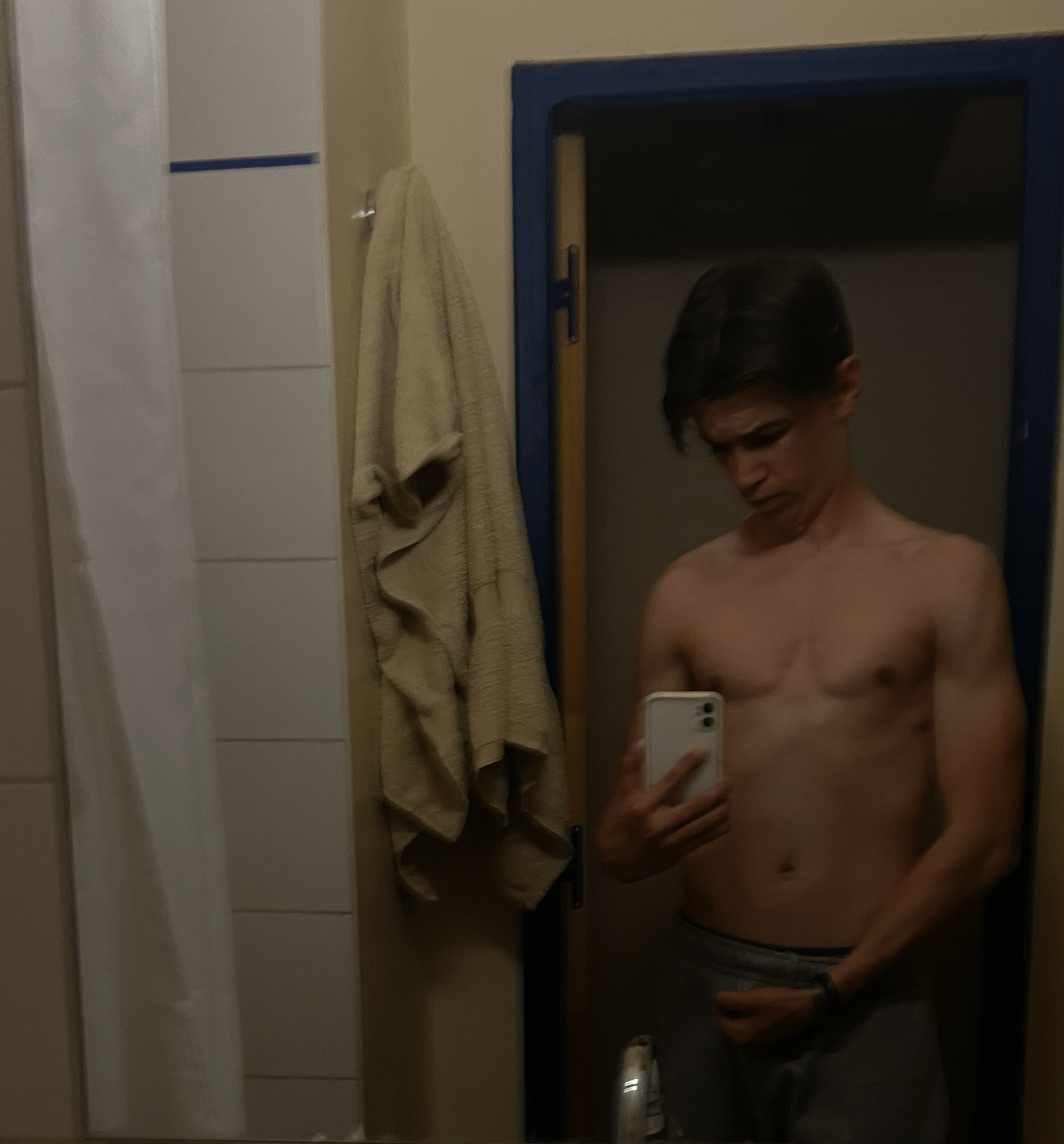Profil de Ilyesse, 19 ans, Annonce gay à Choëx