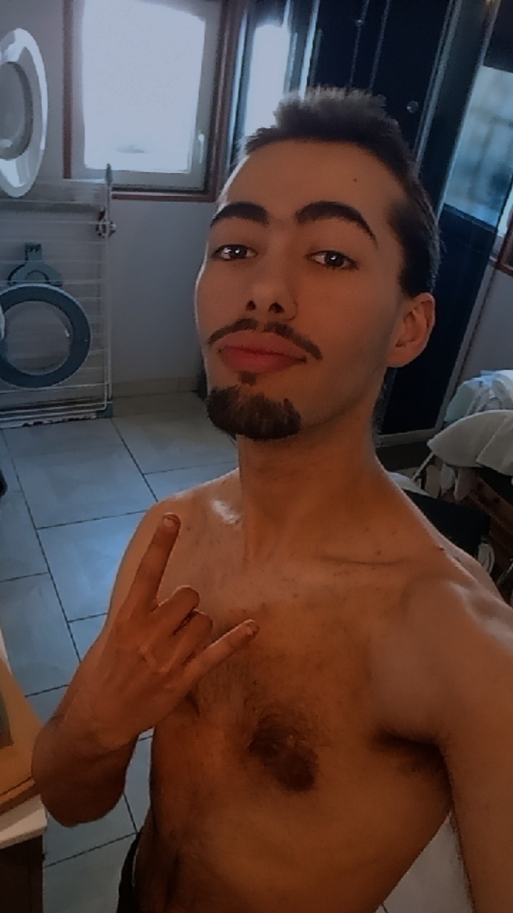 Profil de Jezy, 21 ans, Annonce gay à Brigerbad