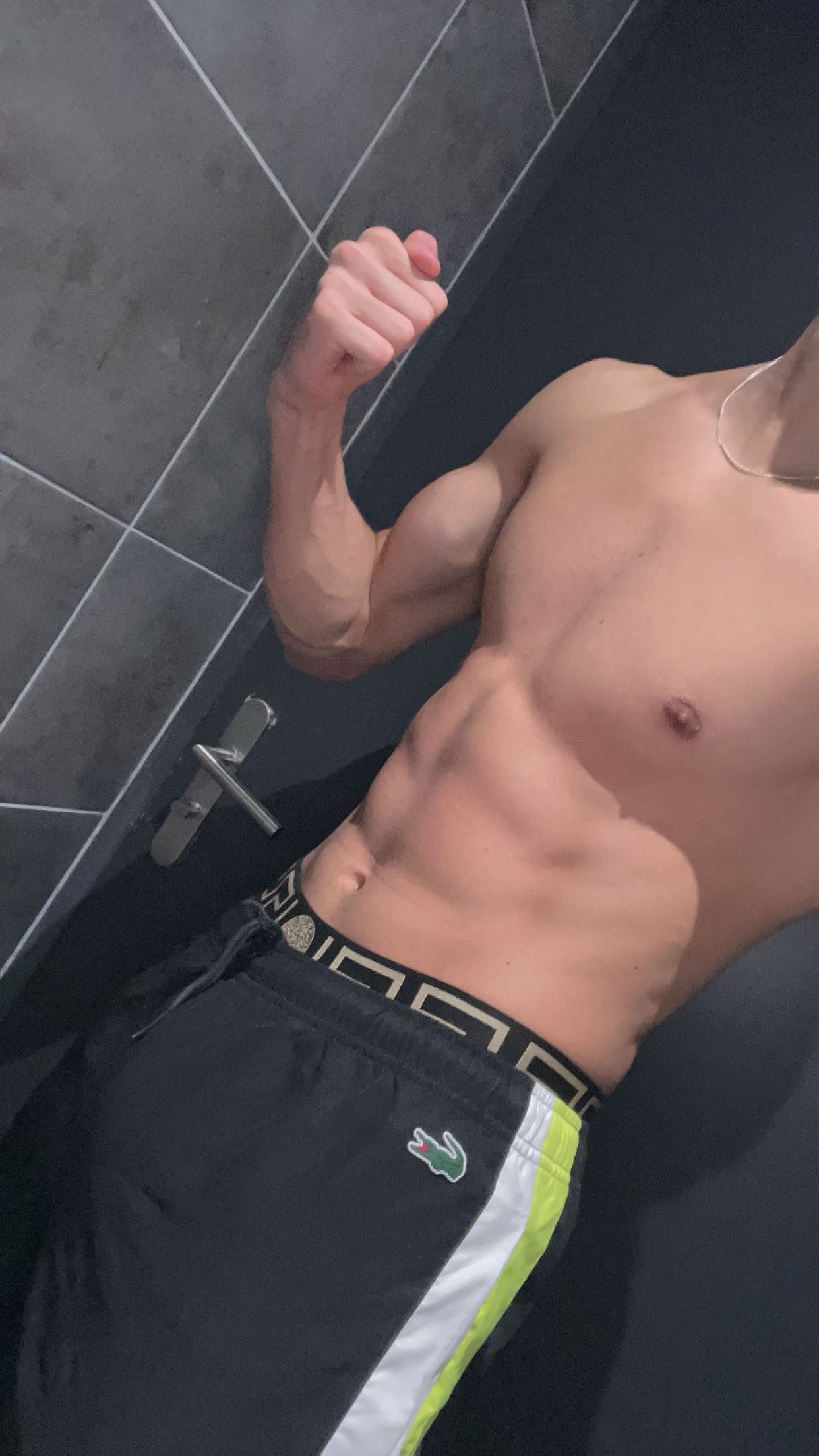 Profil de Asdine, 22 ans, Annonce gay à Balmberg
