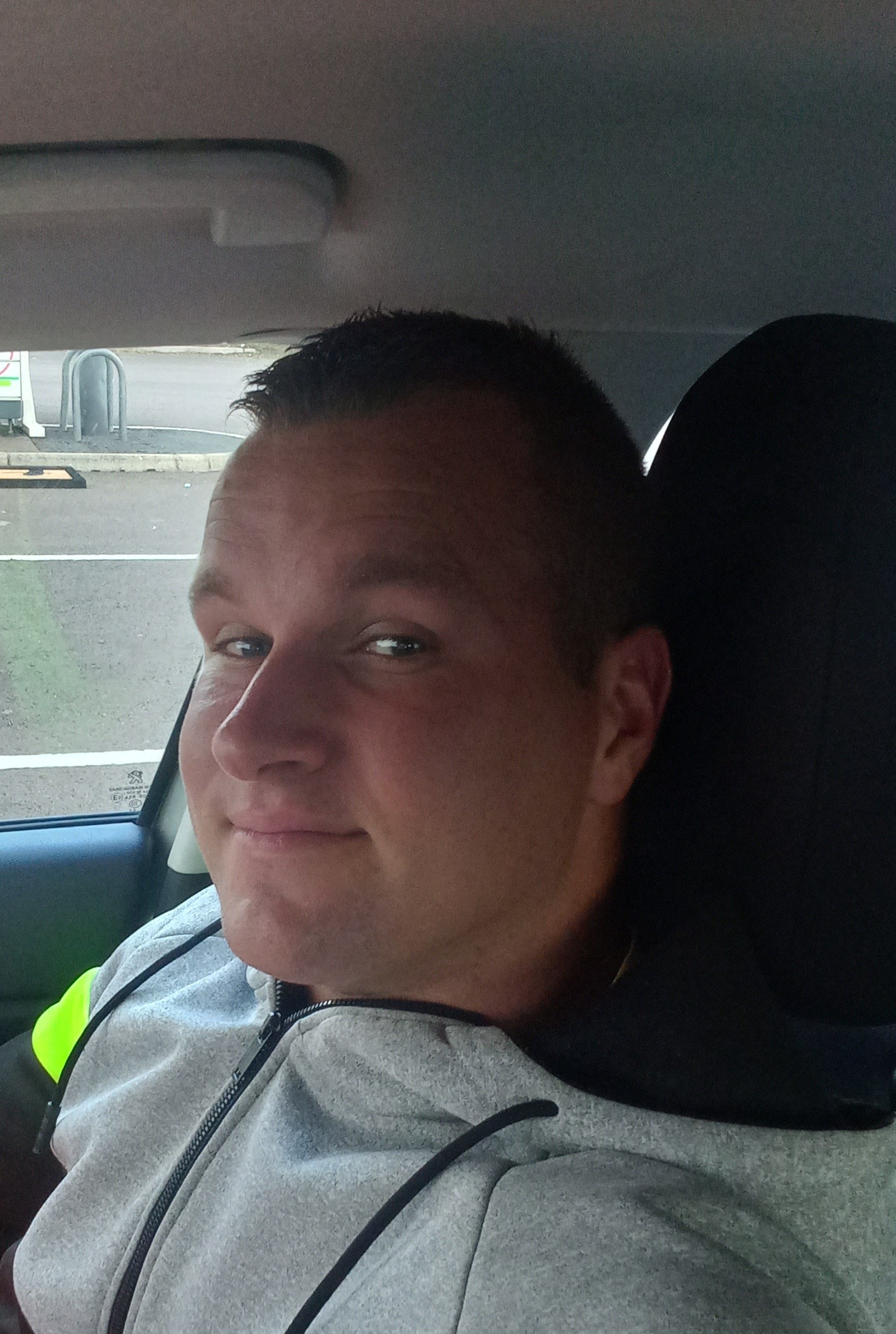 Profil de Yaniss, 28 ans, Annonce gay à Geiss