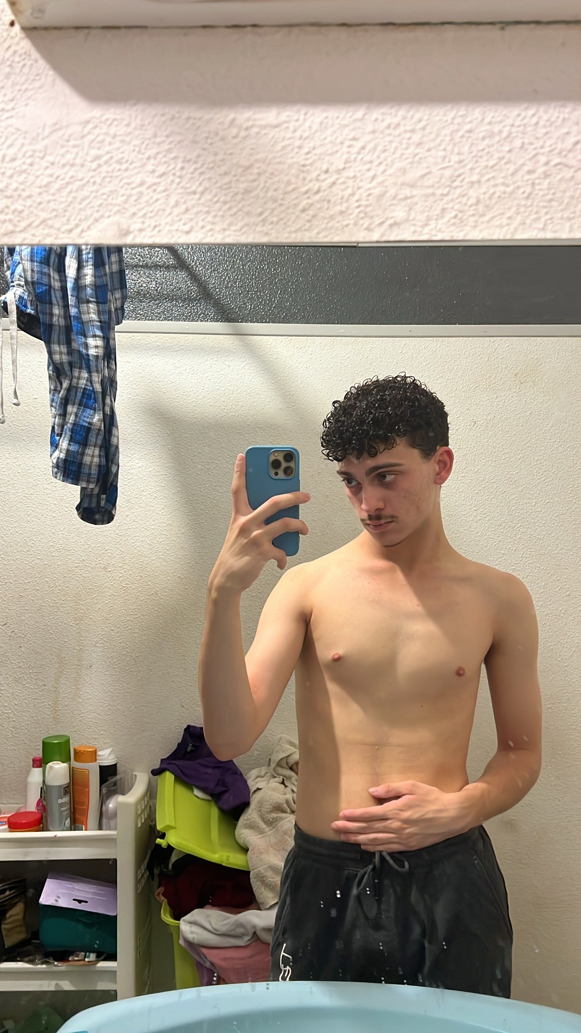Profil de Hendy, 18 ans, Annonce gay à Wangenried