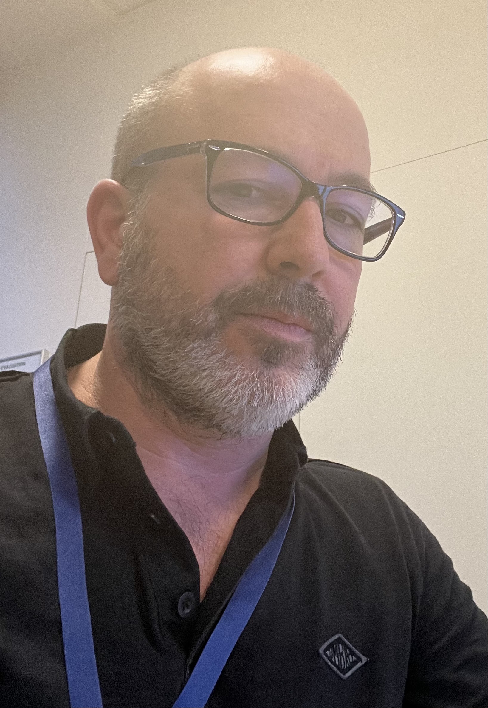 Profil de Aleksander, 55 ans, Annonce gay à Oleyres