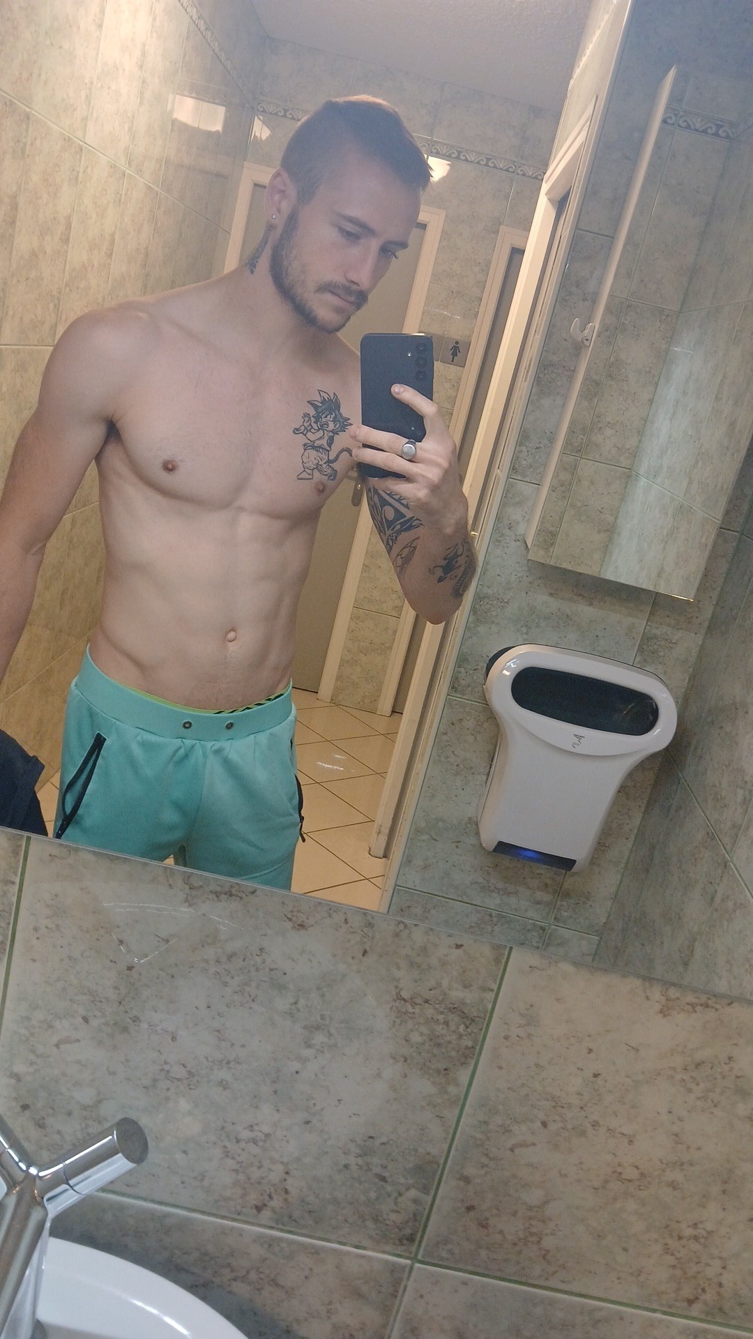 Profil de Sloann, 25 ans, Annonce gay à Vacallo