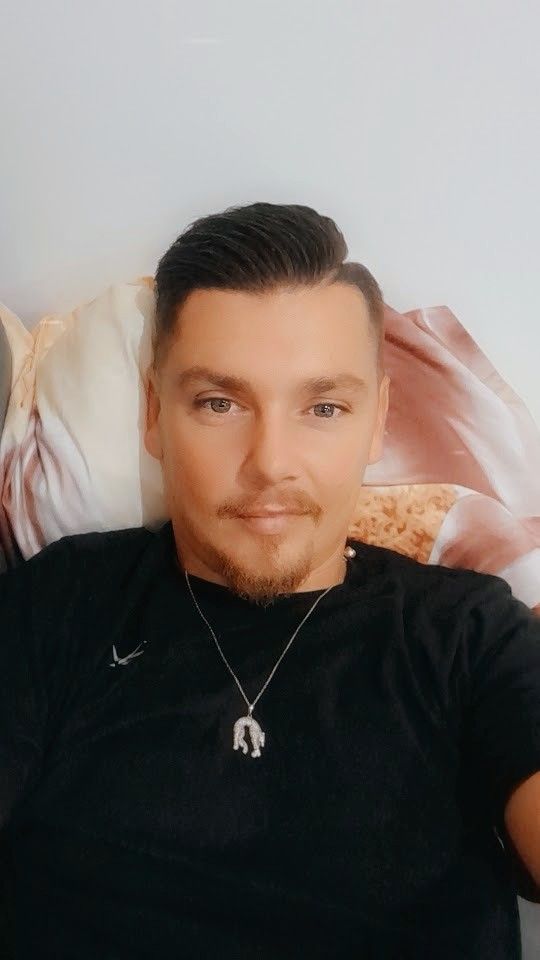 Profil de Floyd, 33 ans, Annonce gay à Dully